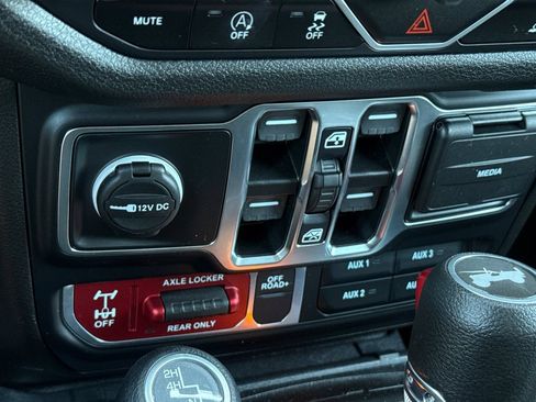 Used 2024 Jeep Wrangler Unlimited Sport AWD/4WD image 29