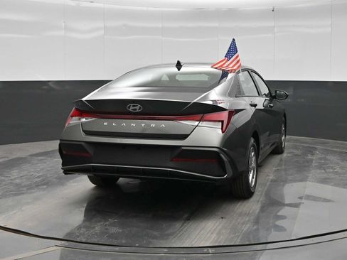 New 2026 Hyundai Elantra SE FWD image 6