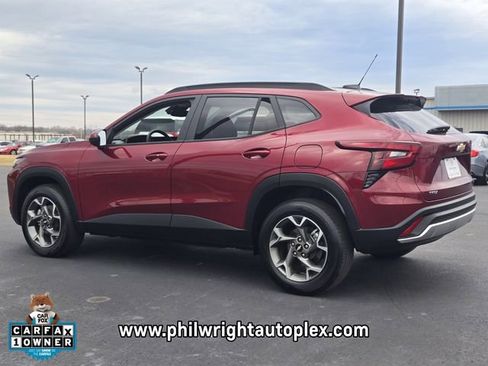 Used 2025 Chevrolet Trax LT w/ LT Convenience Package image 5