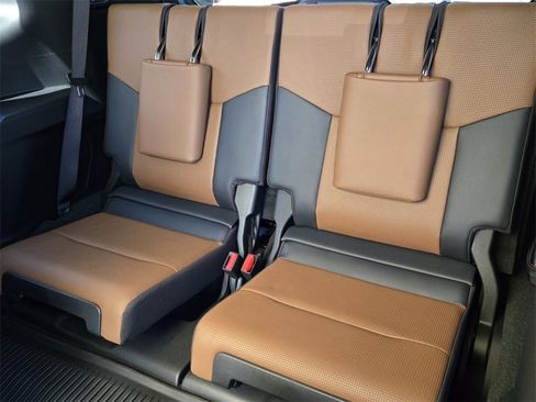 Used 2024 Lexus GX 550 image 16