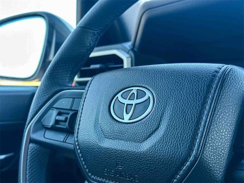 Used 2024 Toyota Tacoma TRD Off-Road image 29