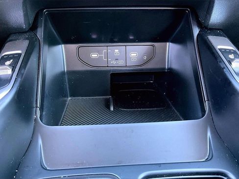 Certified 2025 Kia Sorento EX w/ Panoramic Sunroof Package image 24