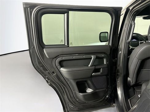 Used 2025 Land Rover Defender 110 S image 23