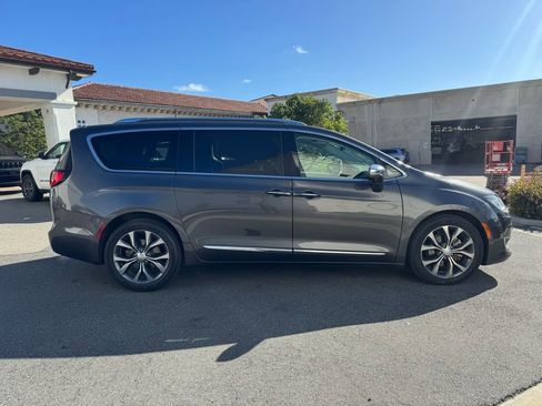 Certified 2018 Chrysler Pacifica Limited w/ Tire & Wheel Group image 2