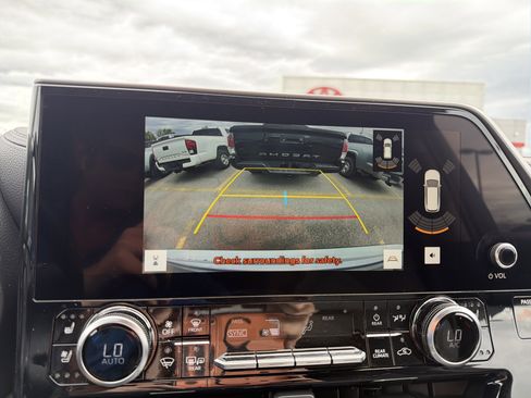 Used 2023 Toyota Highlander Limited AWD/4WD image 18