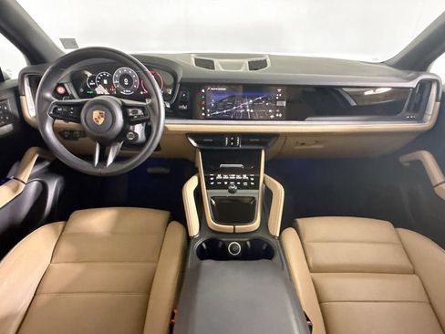 Certified 2025 Porsche Cayenne AWD/4WD image 11
