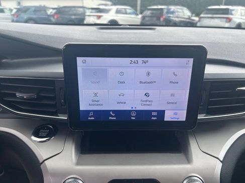 Used 2021 Ford Explorer XLT w/ Equipment Group 202A AWD/4WD image 17
