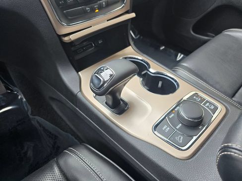 Used 2015 Jeep Grand Cherokee Overland AWD/4WD image 35