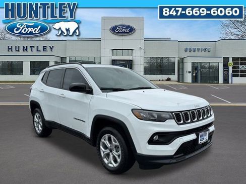 Used 2025 Jeep Compass Latitude w/ Sun & Sound Group image 4