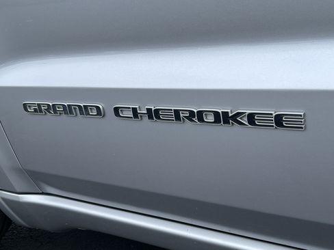 Used 2021 Jeep Grand Cherokee Overland AWD/4WD image 9