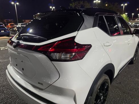 Used 2023 Nissan Kicks SR w/ SR Premium Package FWD image 5