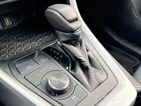Used 2021 Toyota RAV4 XLE w/ Convenience Package image 33