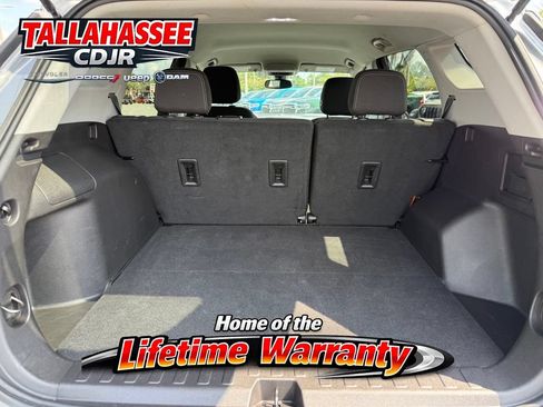 Used 2024 GMC Terrain SLE AWD/4WD image 14