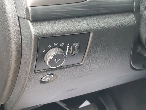 Used 2019 Jeep Grand Cherokee Altitude AWD/4WD image 9