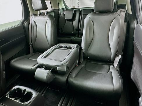 Used 2025 Kia Carnival SX w/ SX Dark Edition Package FWD image 11