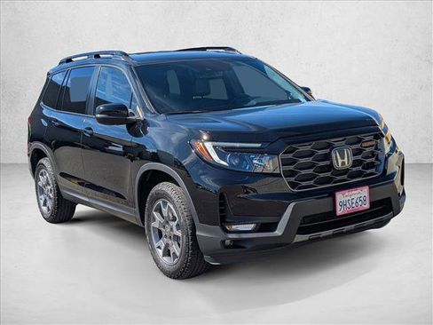 Used 2023 Honda Passport TrailSport image 3