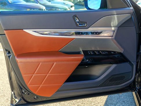 Used 2023 BMW 760i xDrive 760i xDrive w/ Executive Package image 16