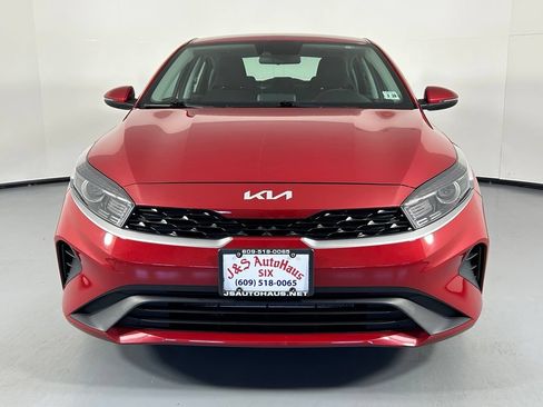 Used 2023 Kia Forte LXS w/ LXS Technology Package FWD image 2