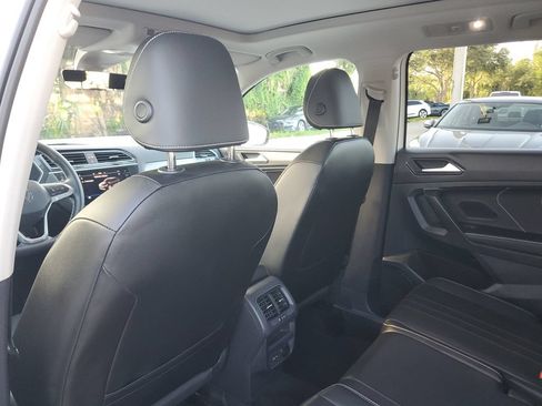 Certified 2023 Volkswagen Tiguan SE w/ Panoramic Sunroof Package FWD image 17
