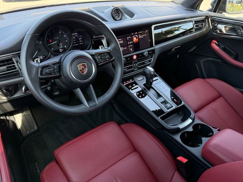 Used 2025 Porsche Macan image 4