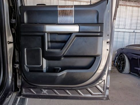 Used 2019 Ford F350 Lariat w/ Chrome Package image 46