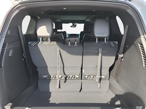 New 2026 Chrysler Pacifica Limited w/ S Appearance Package FWD image 11