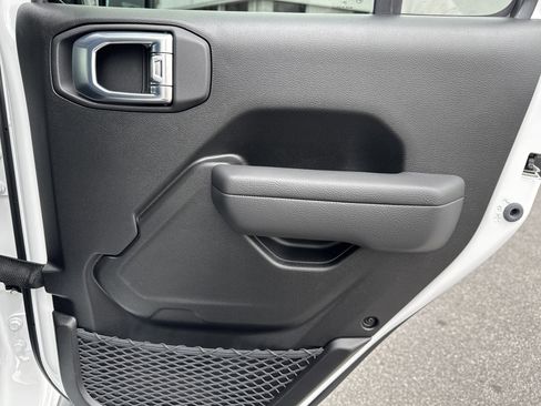 New 2026 Jeep Wrangler Unlimited Rubicon image 19