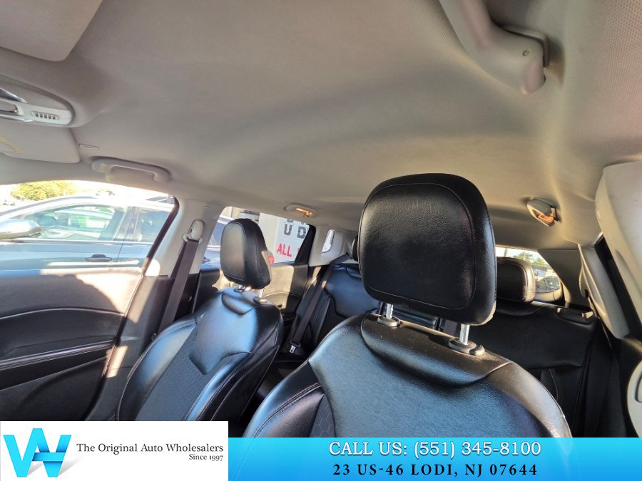 Used 2019 Jeep Compass Latitude w/ Cold Weather Group AWD/4WD image 9