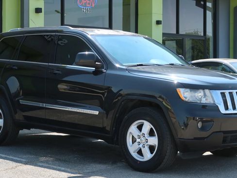 Used 2012 Jeep Grand Cherokee Laredo w/ Laredo E Group AWD/4WD image 4