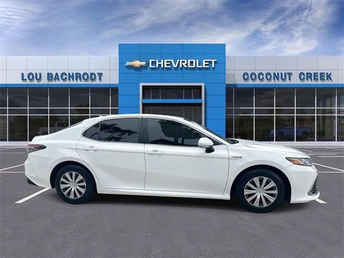 Used 2021 Toyota Camry LE image 9