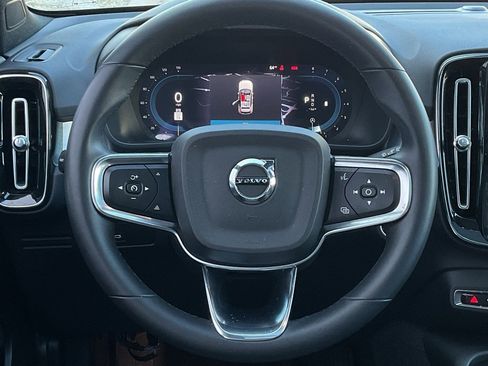 Used 2024 Volvo XC40 B5 Core image 22