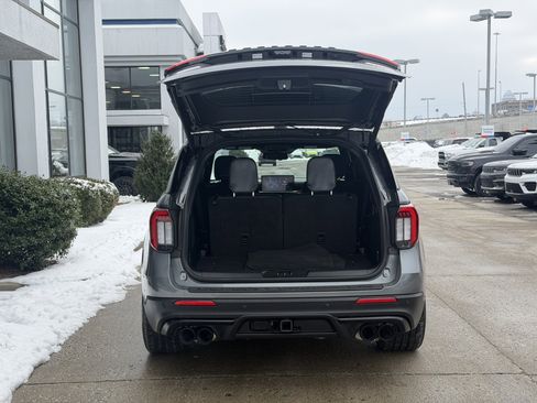 Used 2025 Ford Explorer ST image 11