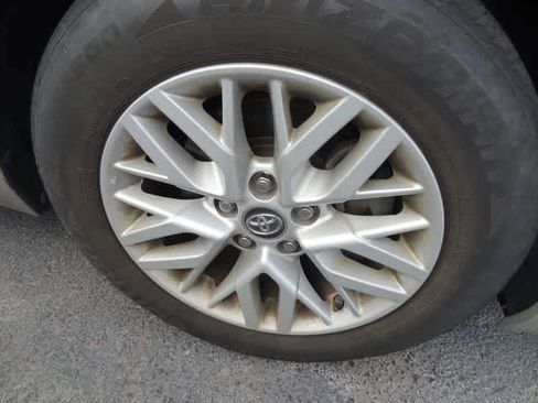 Used 2017 Toyota Camry LE FWD image 14