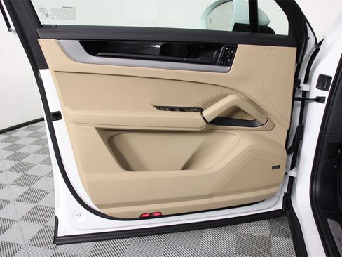 New 2026 Porsche Cayenne image 21