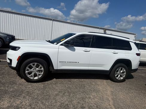 Used 2023 Jeep Grand Cherokee L Limited AWD/4WD image 4