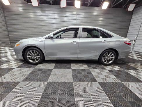 Used 2015 Toyota Camry SE w/ Moonroof Package FWD image 8