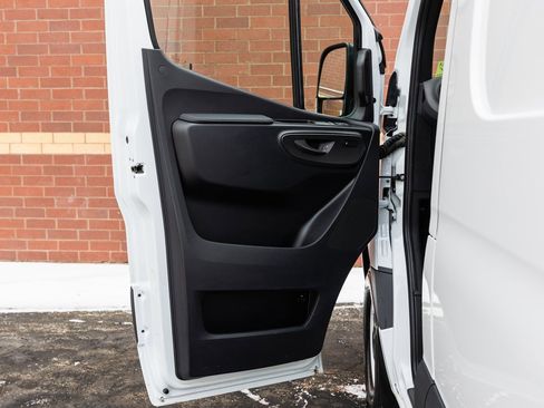 Used 2024 Mercedes-Benz Sprinter 2500 w/ Acoustic Package image 5