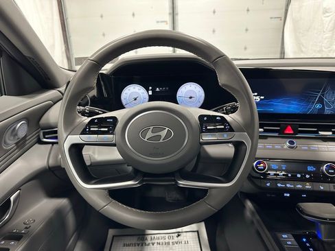 Used 2025 Hyundai Elantra SEL w/ Cargo Package image 18