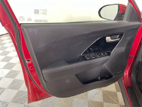 Used 2022 Kia Niro Touring Special Edition image 12
