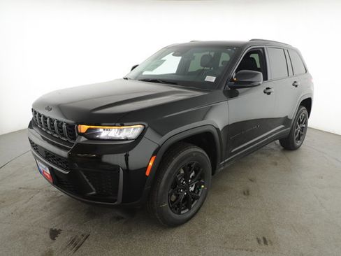 New 2026 Jeep Grand Cherokee Altitude image 2