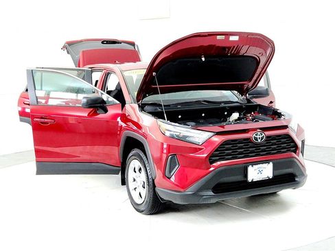 Used 2023 Toyota RAV4 LE image 9