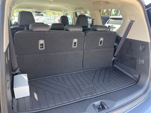 Used 2025 Nissan Armada SV AWD/4WD image 23