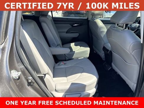 Used 2022 Toyota Highlander XLE AWD/4WD image 11