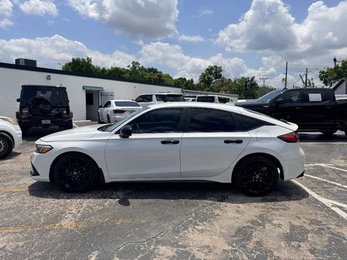 Used 2023 Honda Civic Sport image 4