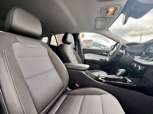Used 2025 Chevrolet Trax LT FWD image 14