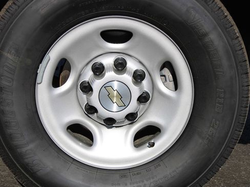 Used 2025 Chevrolet Express 2500 Extended w/ Communications Package image 33