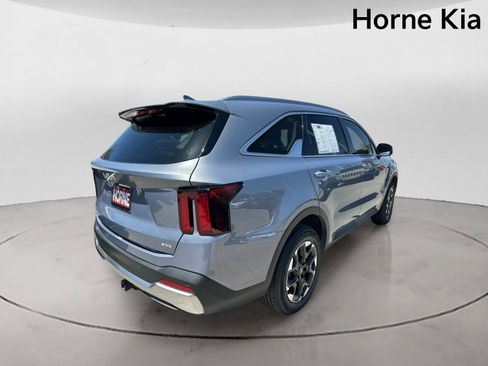 Certified 2024 Kia Sorento S w/ Panoramic Sunroof Package AWD/4WD image 4
