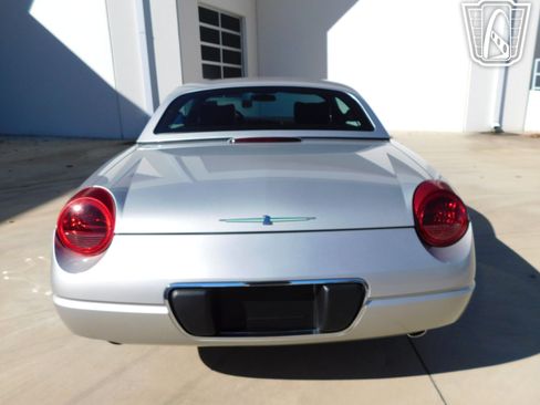 Used 2005 Ford Thunderbird image 22