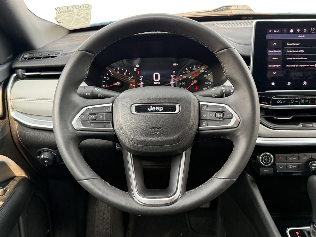 Used 2025 Jeep Compass Limited AWD/4WD image 12