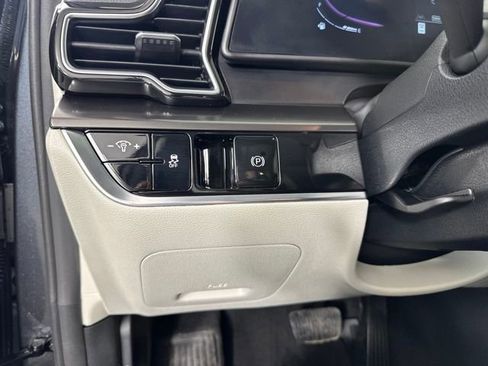Used 2024 Kia Sportage EX image 19